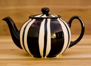 Black and White medium teapot in Broad Stripe